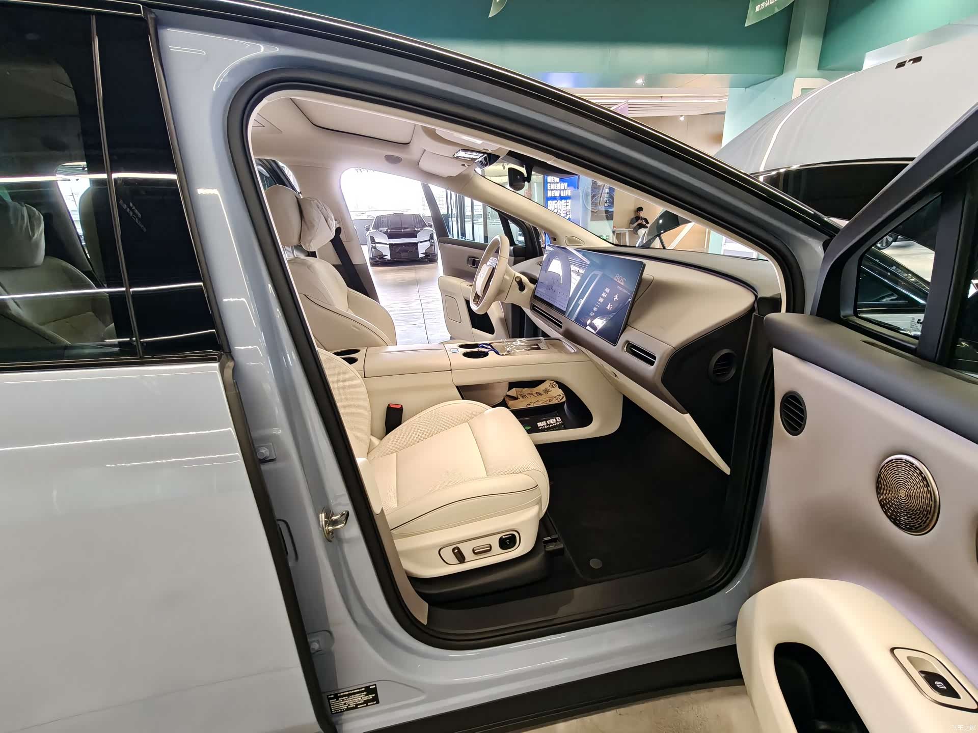 Li Auto i8, 2025 8