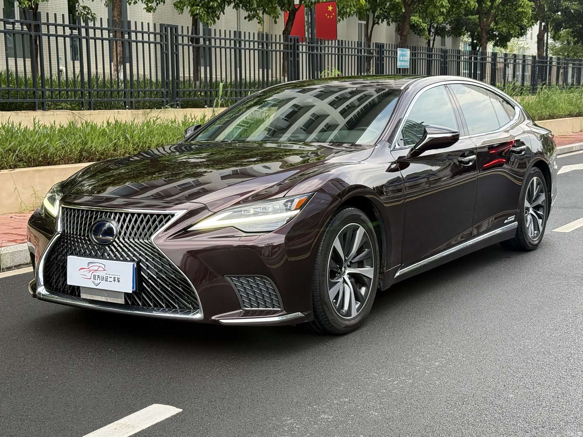 Lexus LS, 2021 1