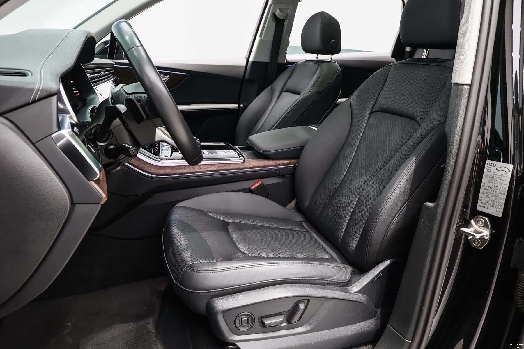 Audi Q7, 2023 10