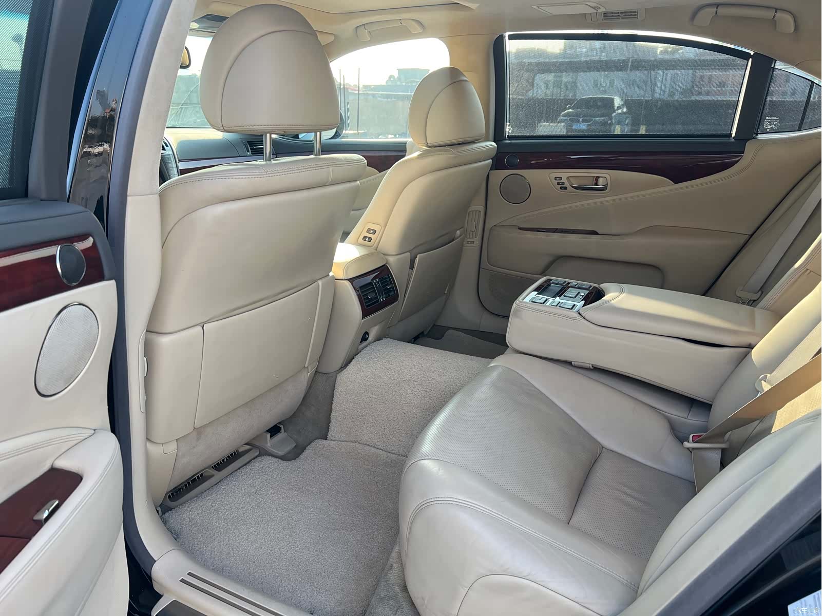 Lexus LS, 2010 13