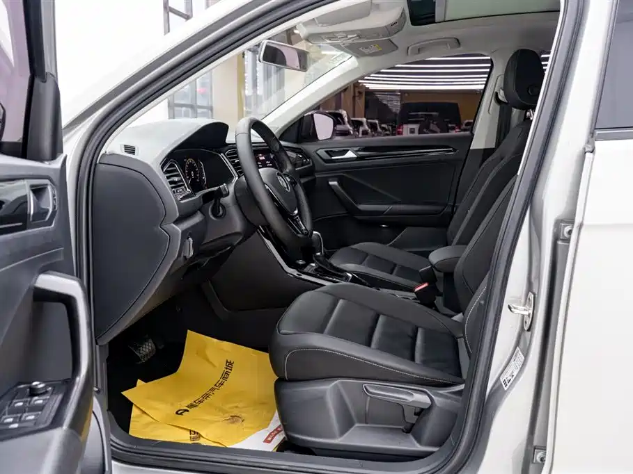 Volkswagen T-ROC exploring Songs