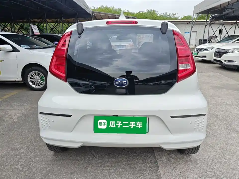BYD e1