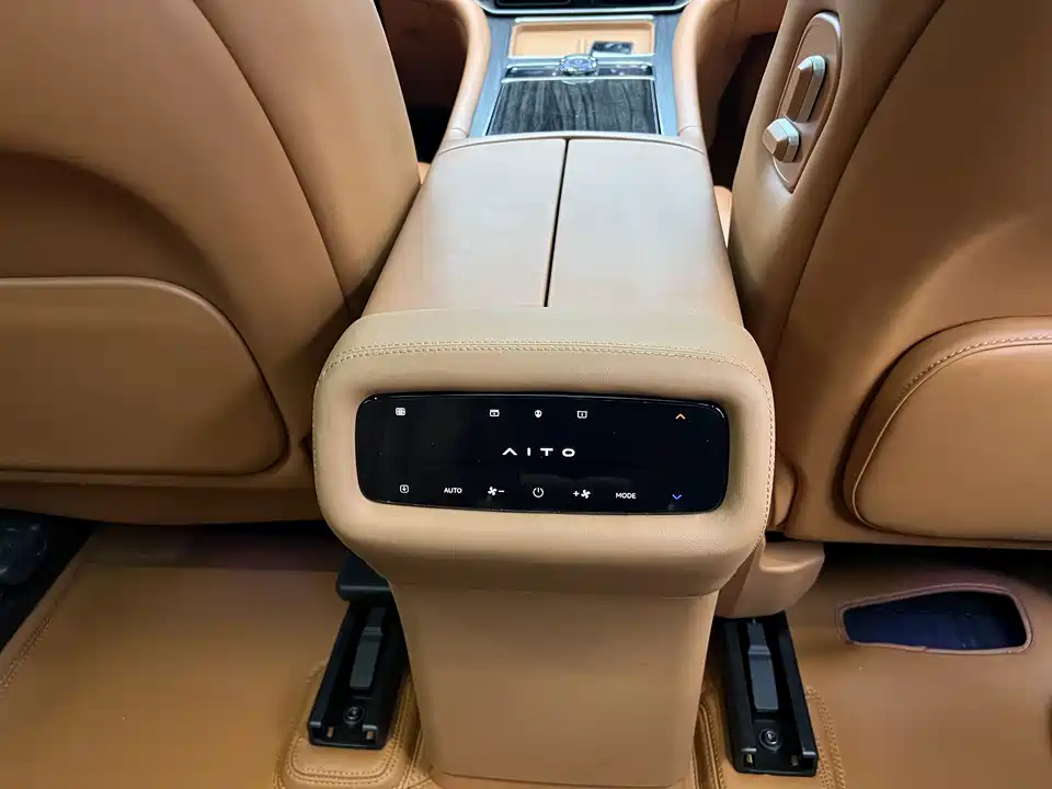 AITO Ask the world M9