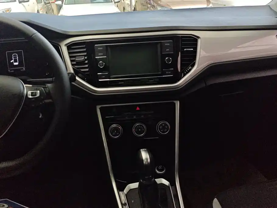 Volkswagen T-ROC exploring Songs