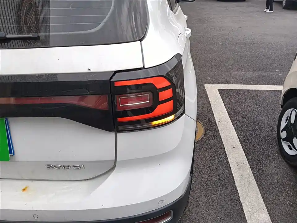 Volkswagen Exploring the shadow