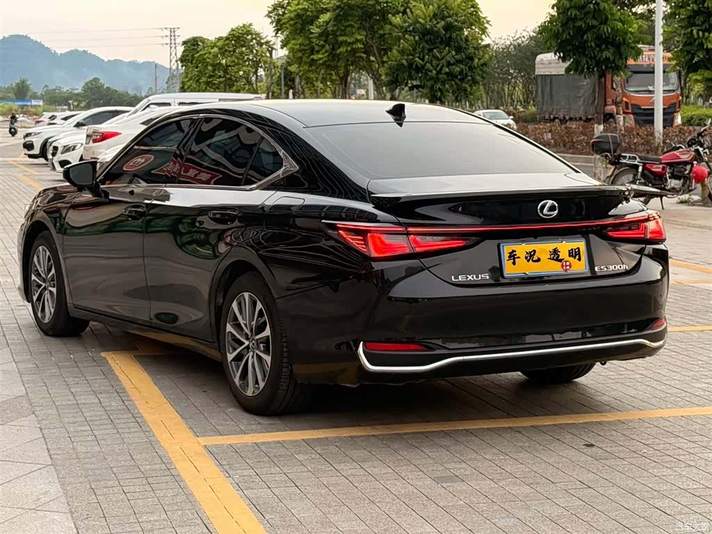 Lexus ES, 2025 8