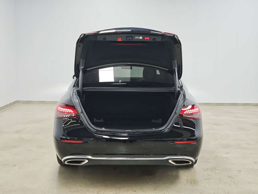Mercedes-Benz E-Class 2023, фото 6