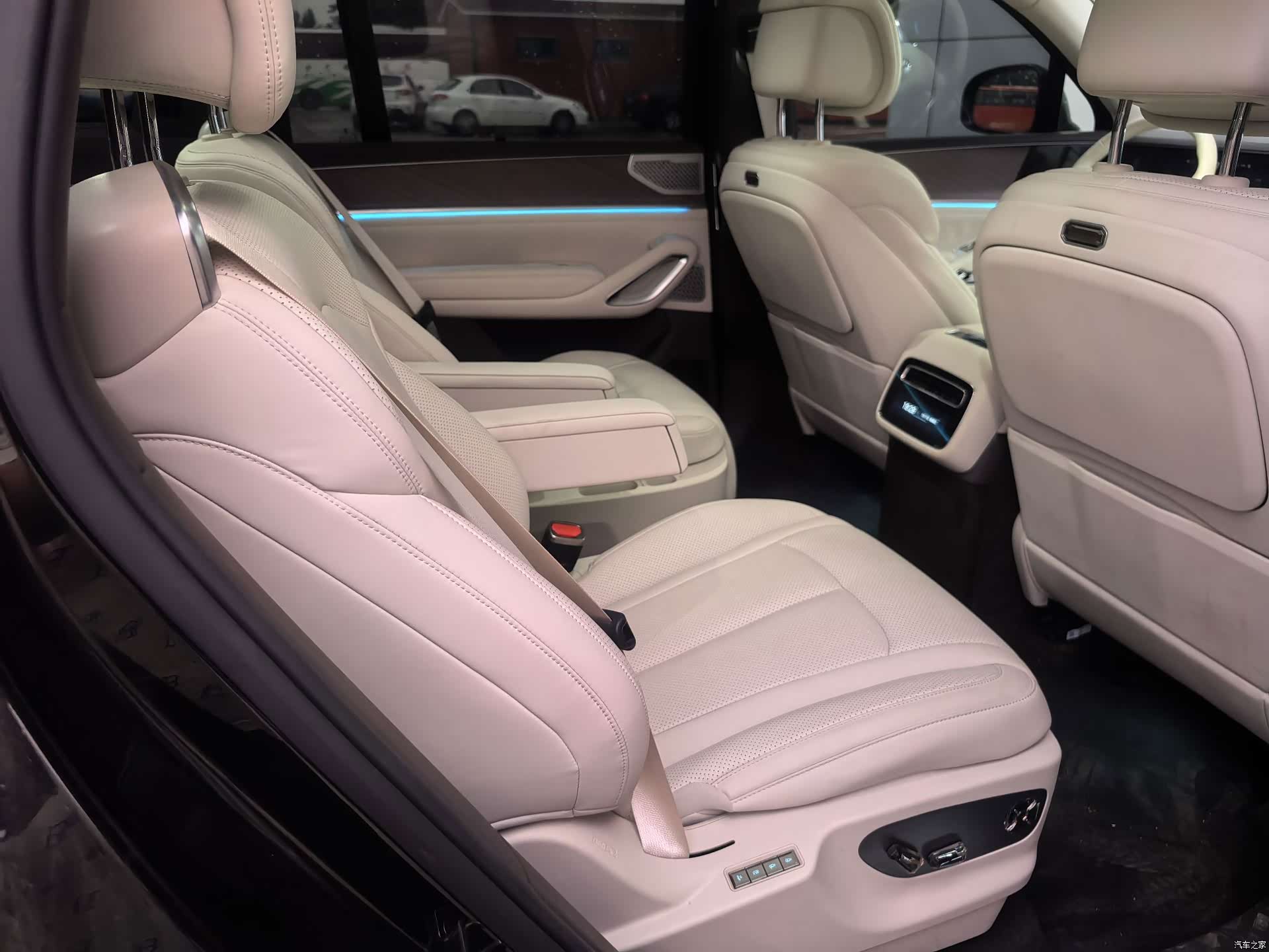 Denza N9, 2025 8