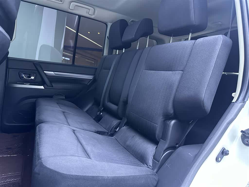 Mitsubishi Pajero, 2024 13
