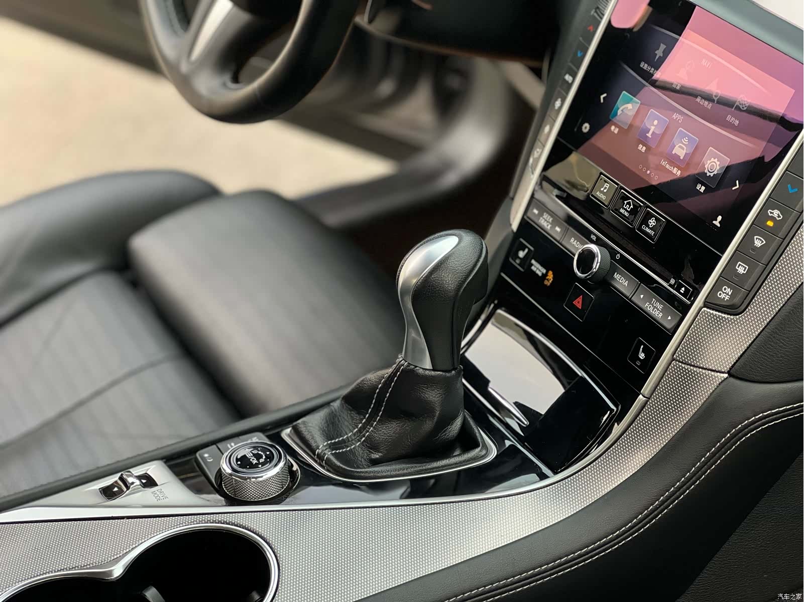 Infiniti Q50, 2014 10