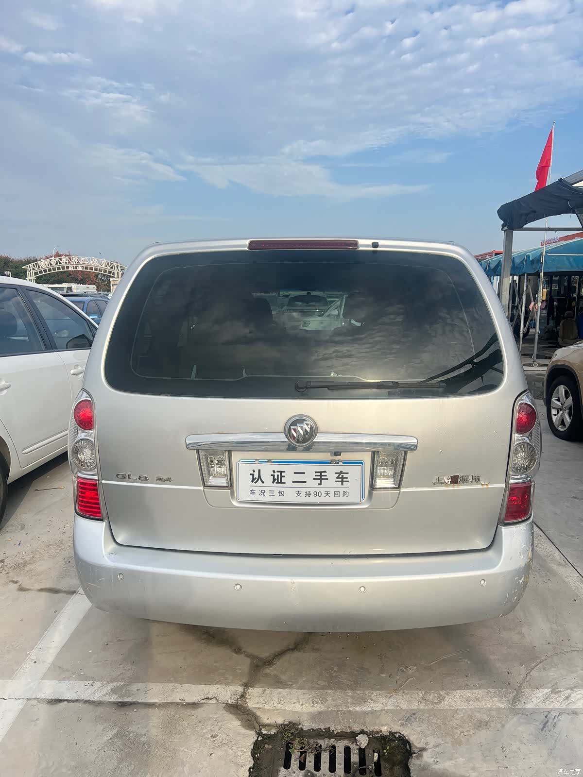 Buick GL8, 2011 3