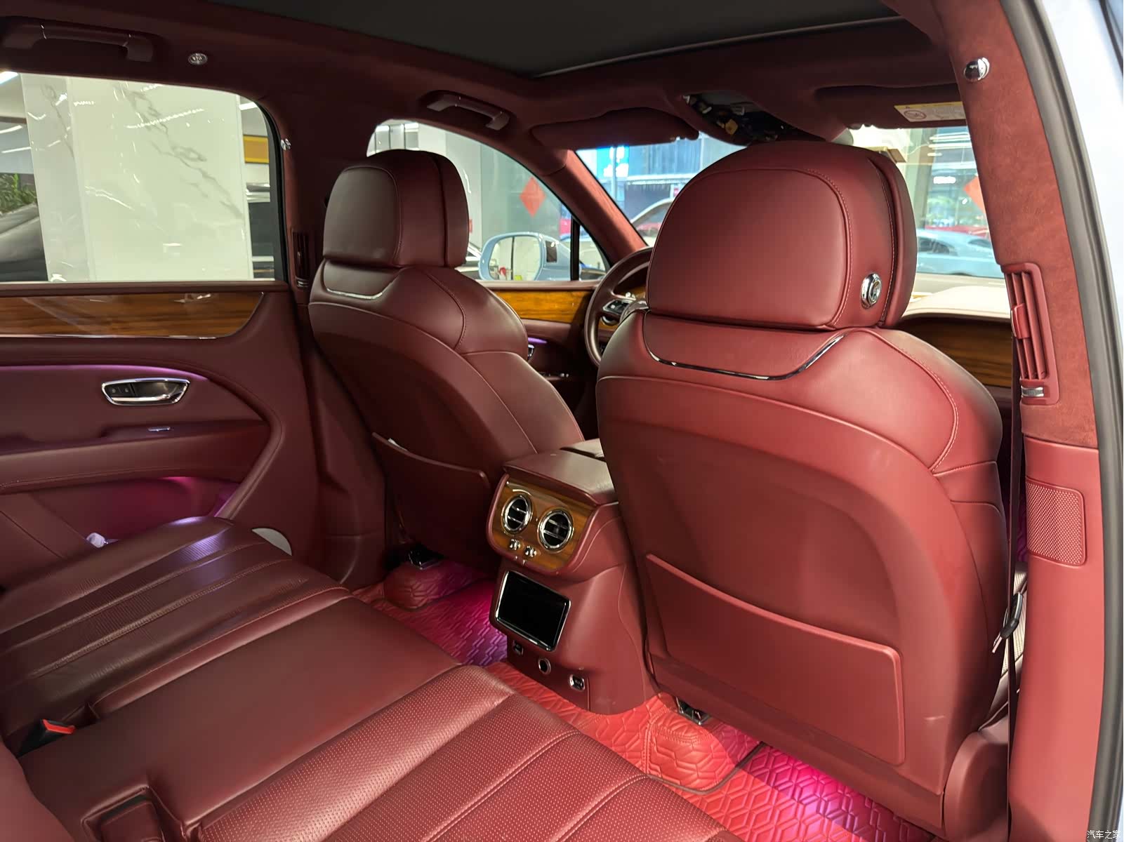 Bentley Bentayga, 2022 8