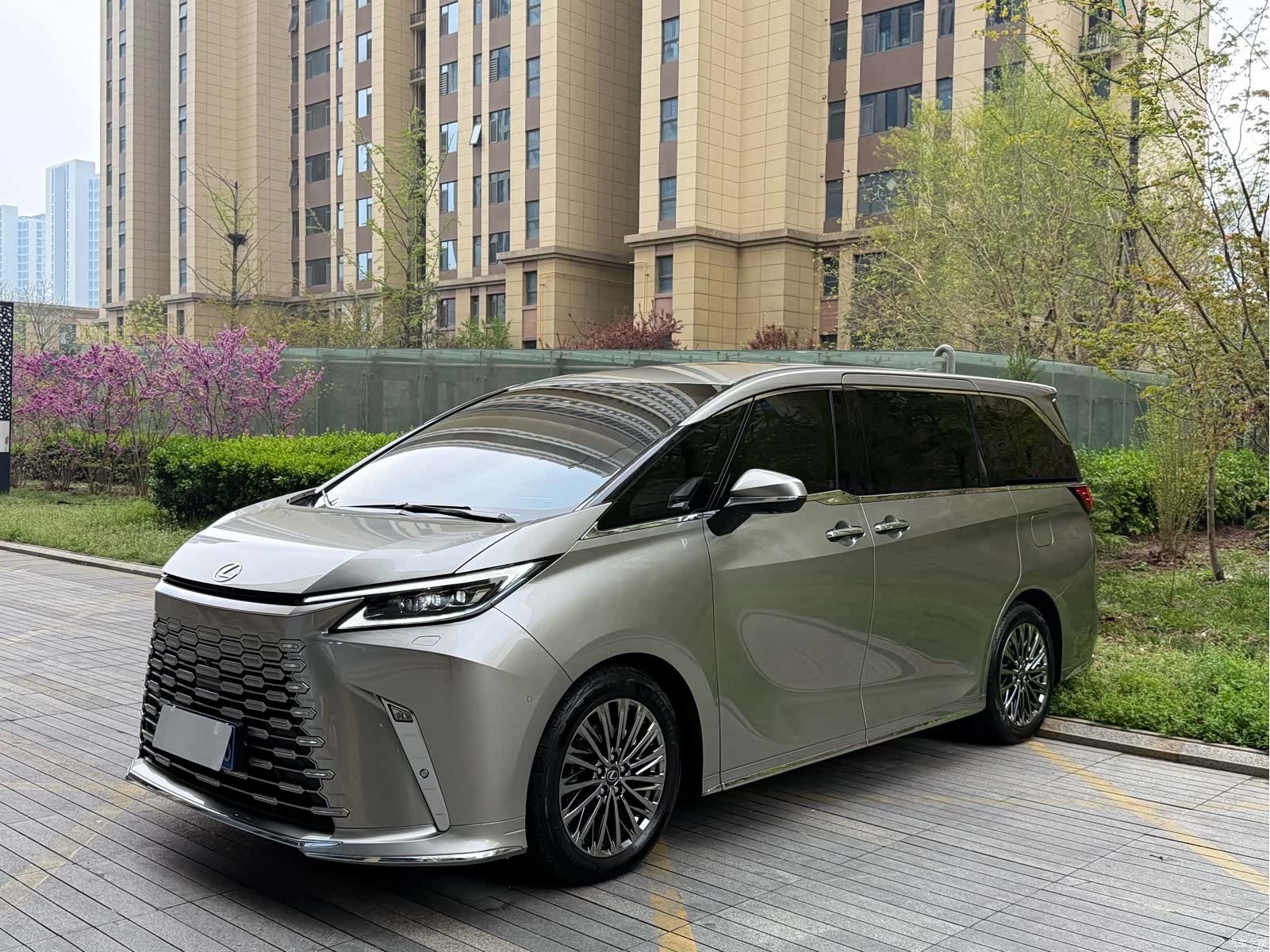 Lexus LM, 2026 2