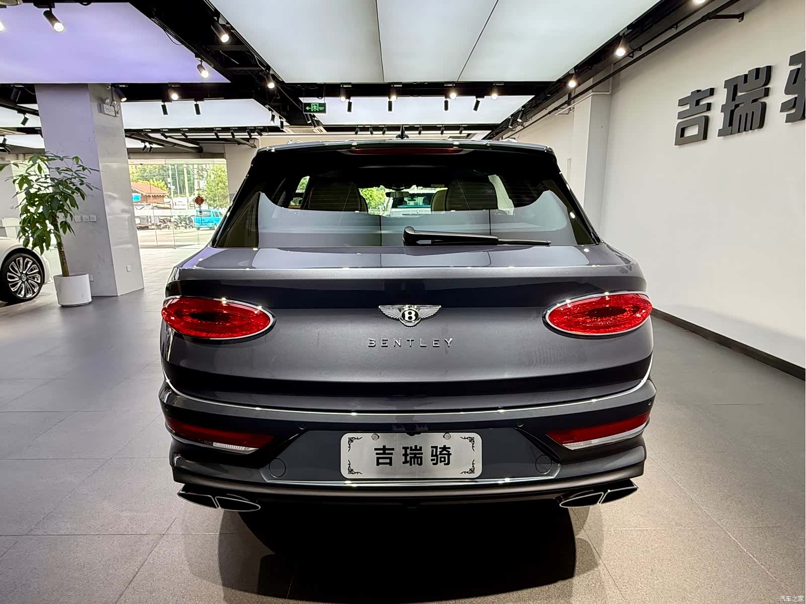 Bentley Bentayga, 2025 все фото