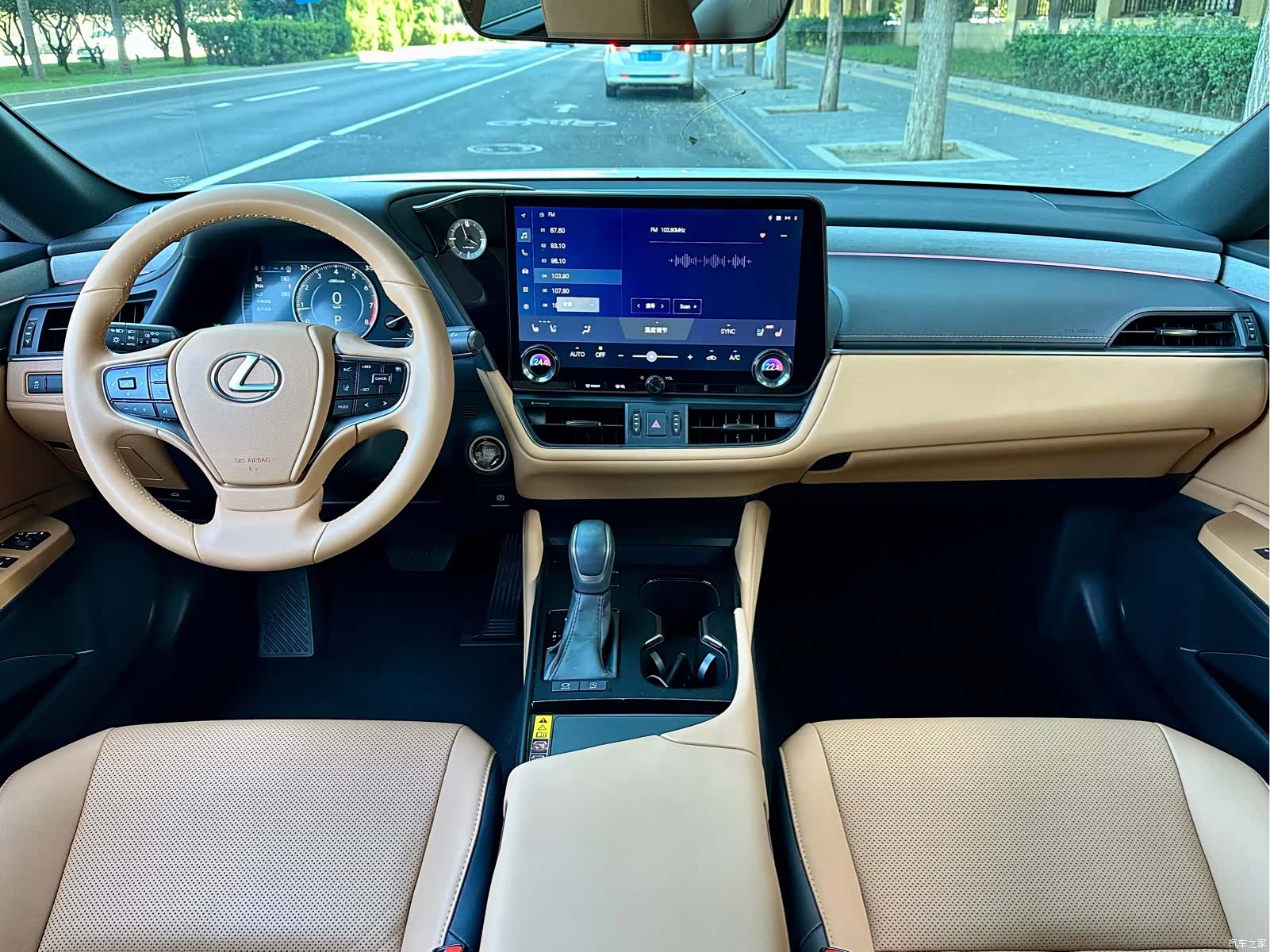 Lexus ES, 2025 7