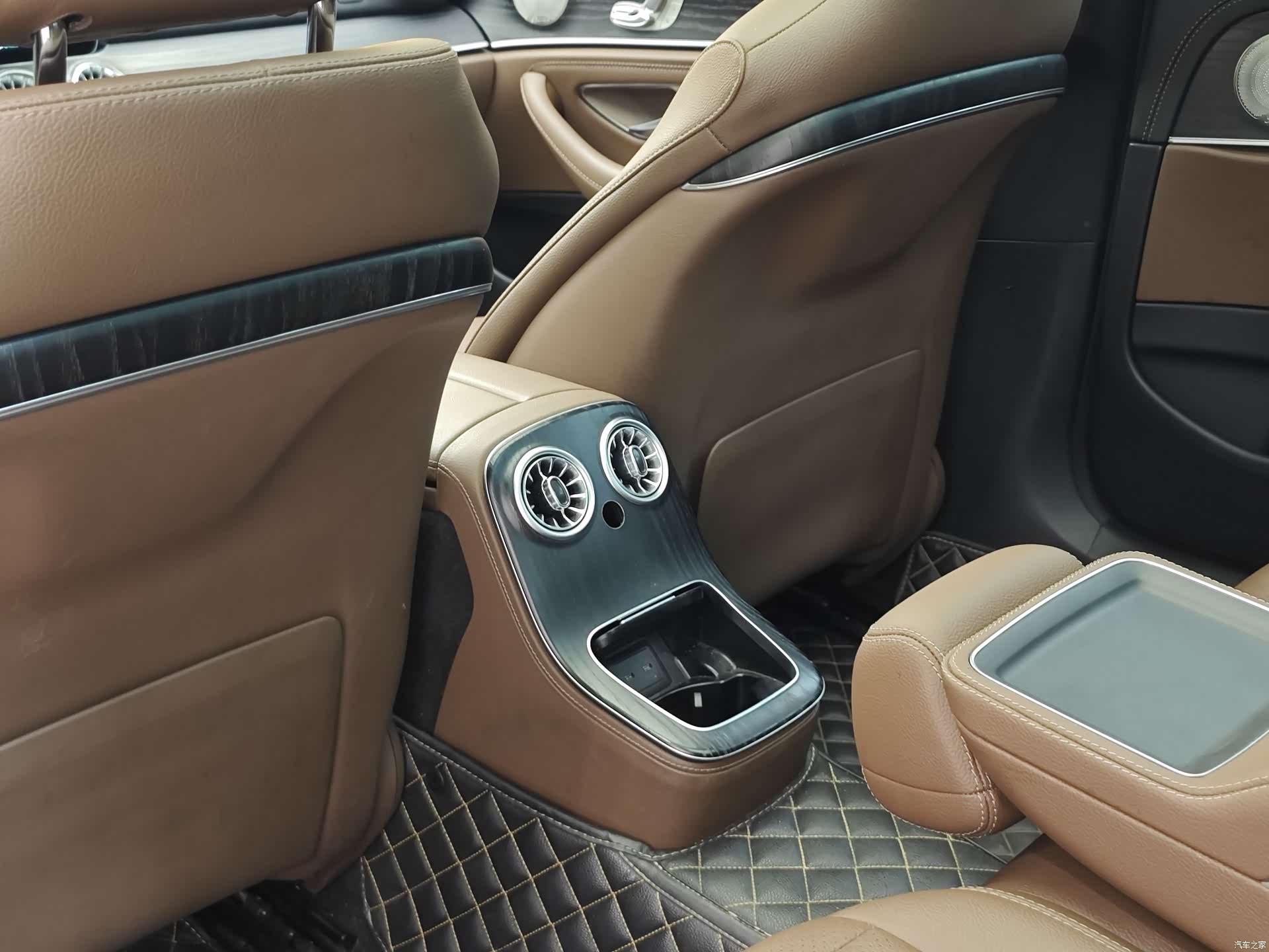 Mercedes-Benz E-Class, 2023 25