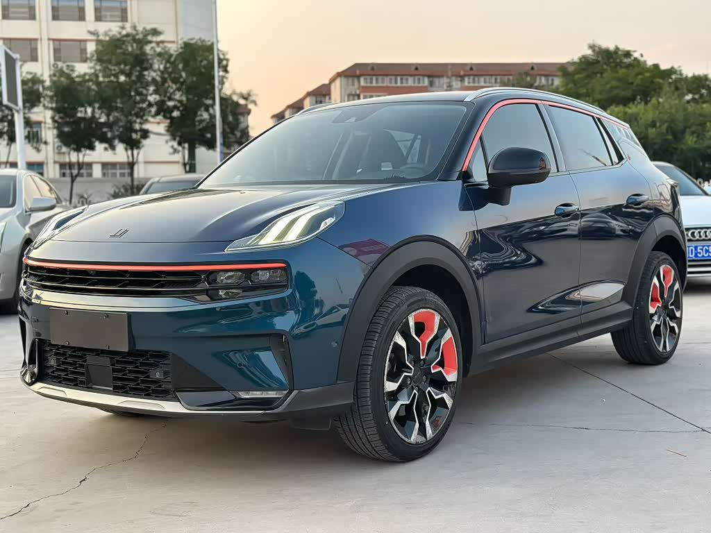 Lynk & Co 06