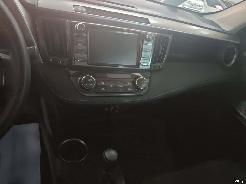 Toyota RAV4, 2016 все фото