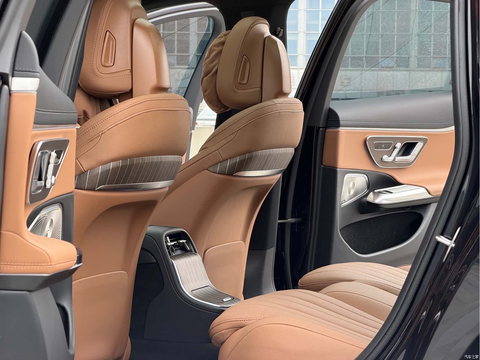 Mercedes-Benz E-Class, 2024 10