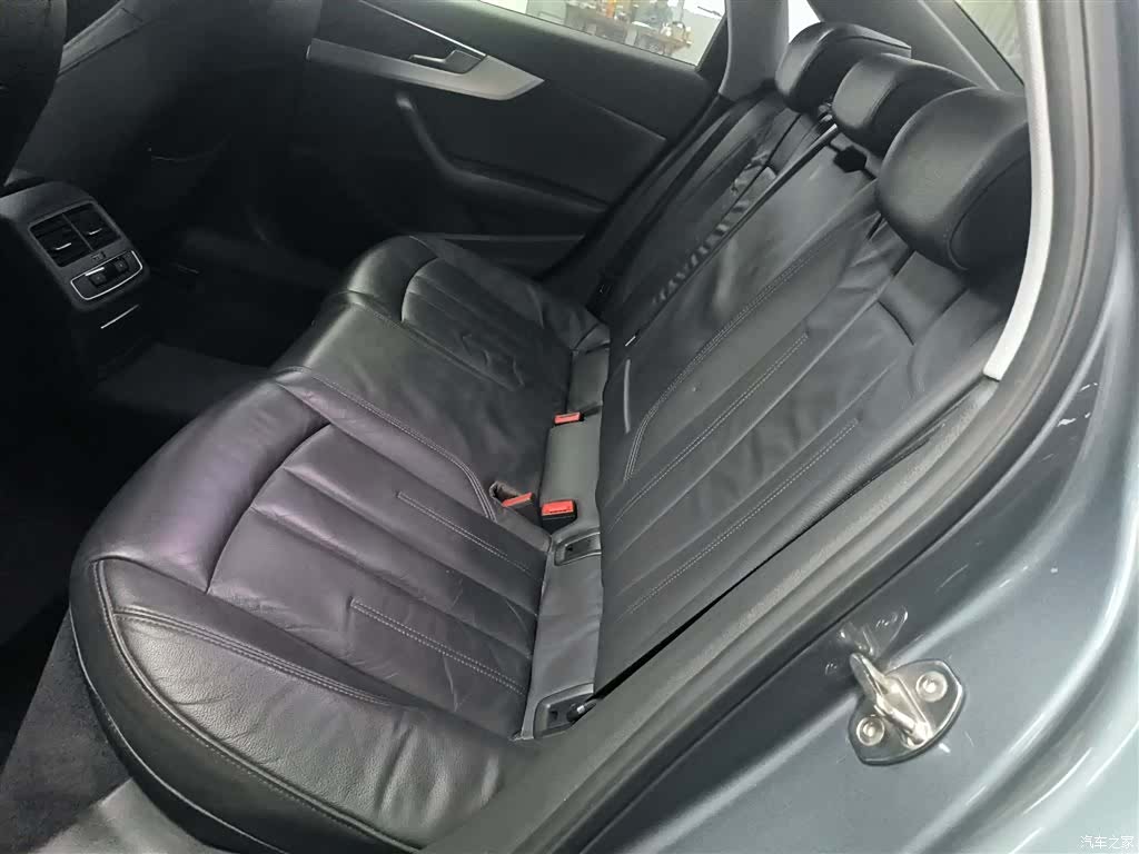Audi A4L, 2019 14