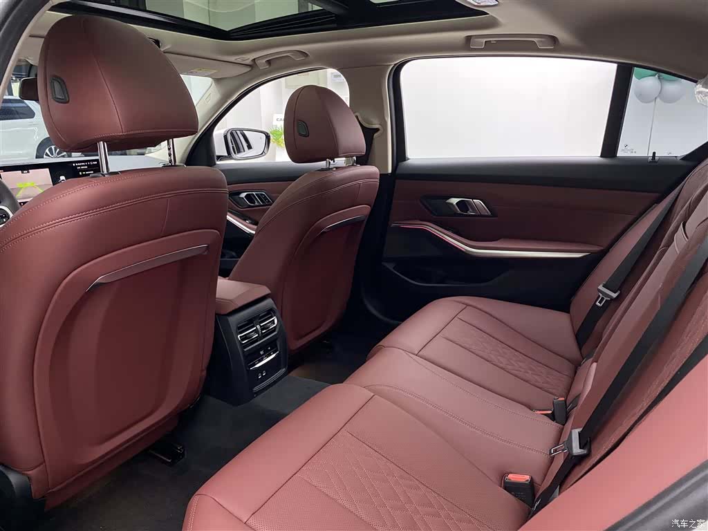BMW 3 Series, 2025 7