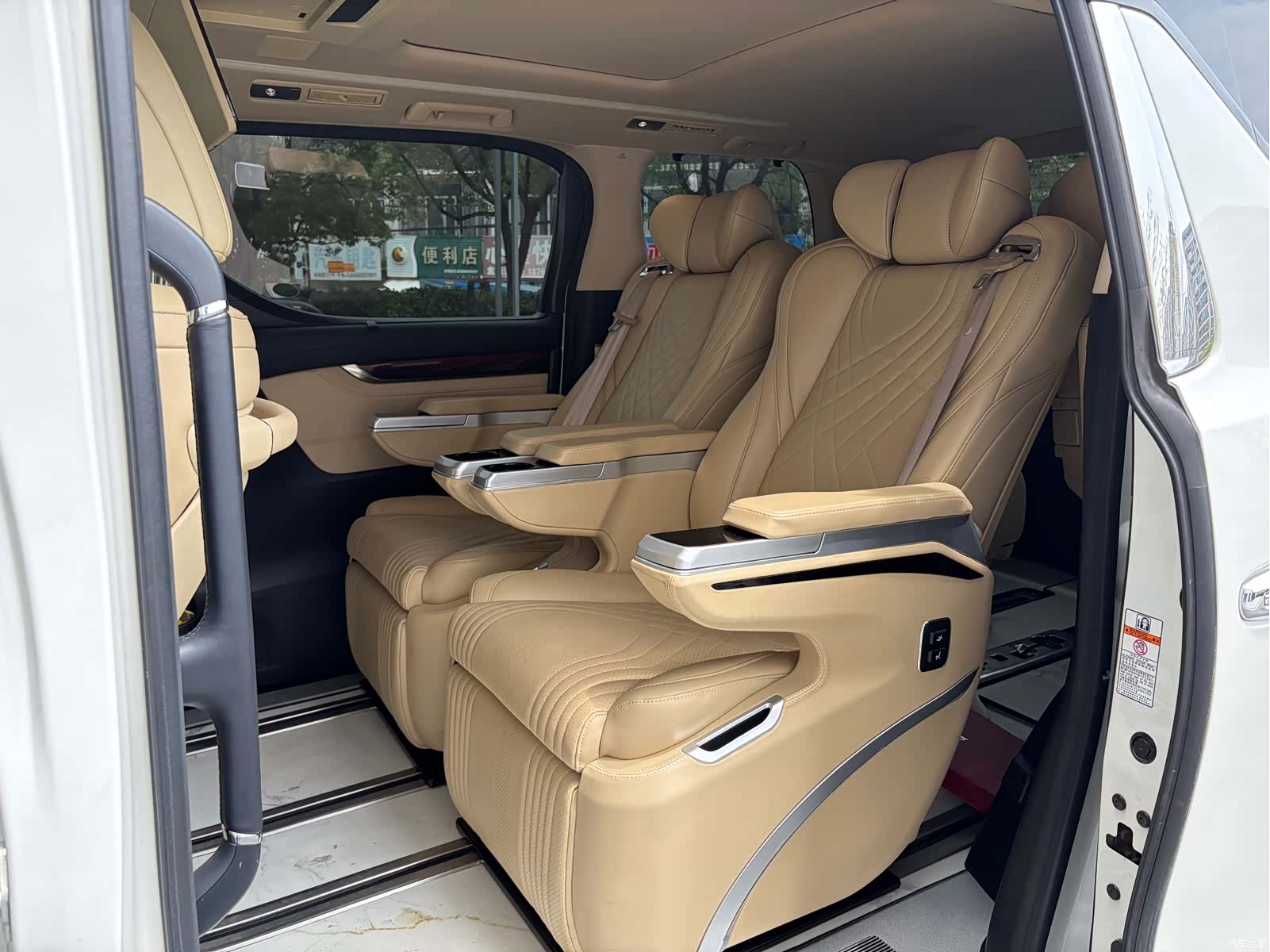 Toyota Alphard, 2018 11