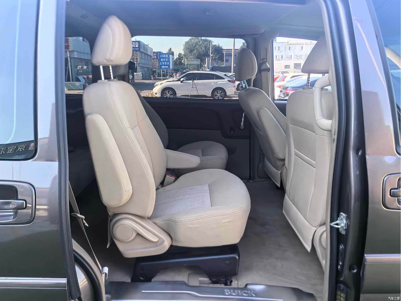 Buick GL8, 2016 13