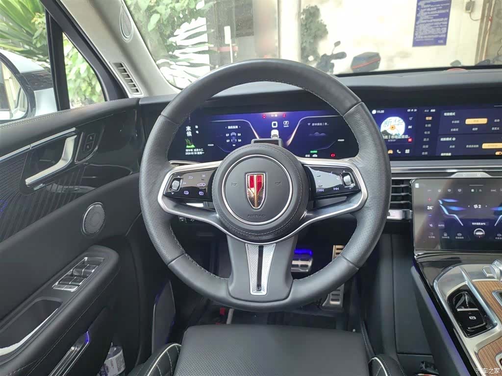 Hongqi E-HS9, 2021 3