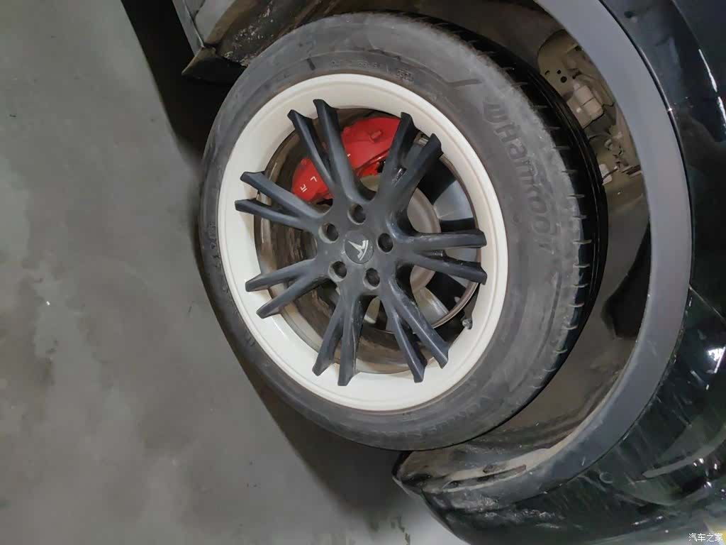Tesla Model Y, 2023 26