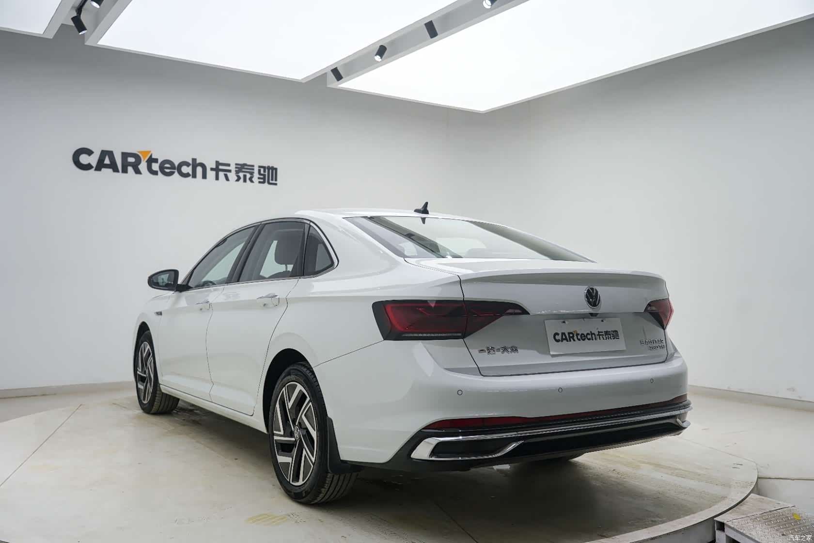 Volkswagen Sagitar, 2022 15