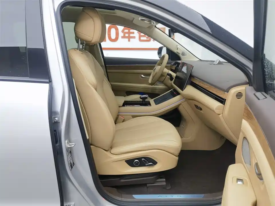 AITO Ask the world M7