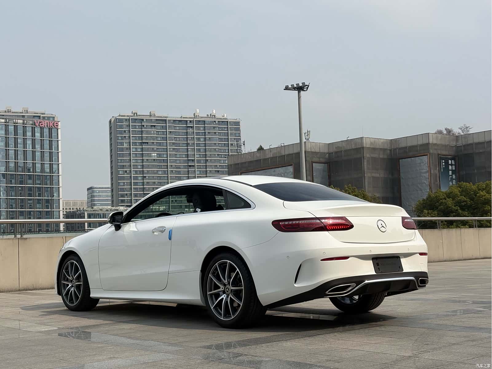 Mercedes-Benz E-Class, 2023 11