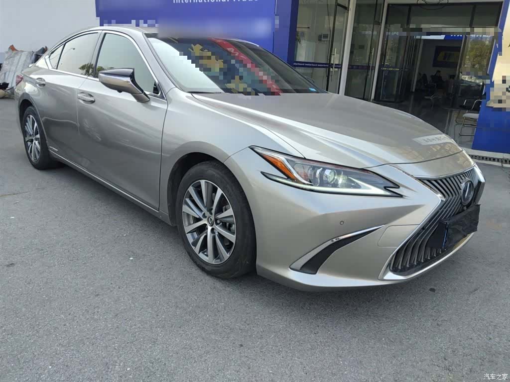 Lexus ES, 2019 4