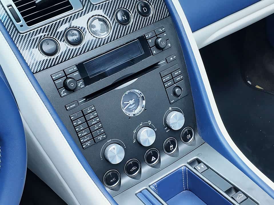 Aston Martin V8 Vantage