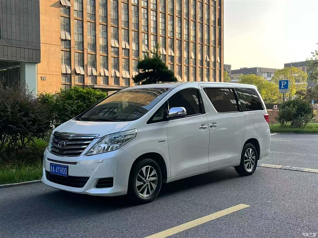 Toyota Alphard, 2015 1