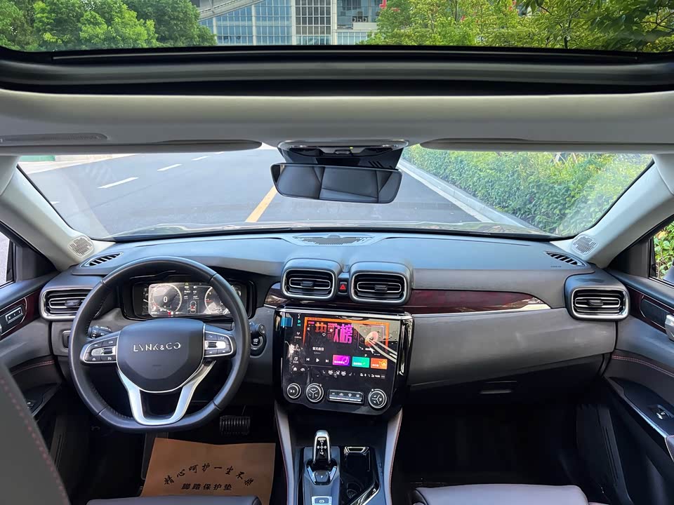 Lynk & Co 02