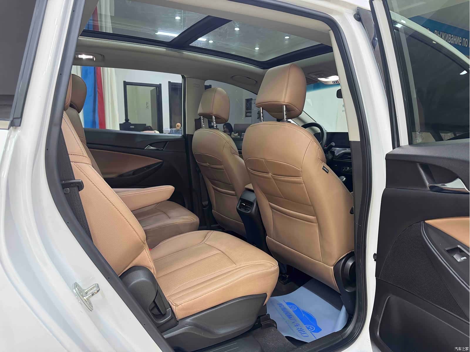 Buick GL6, 2022 9