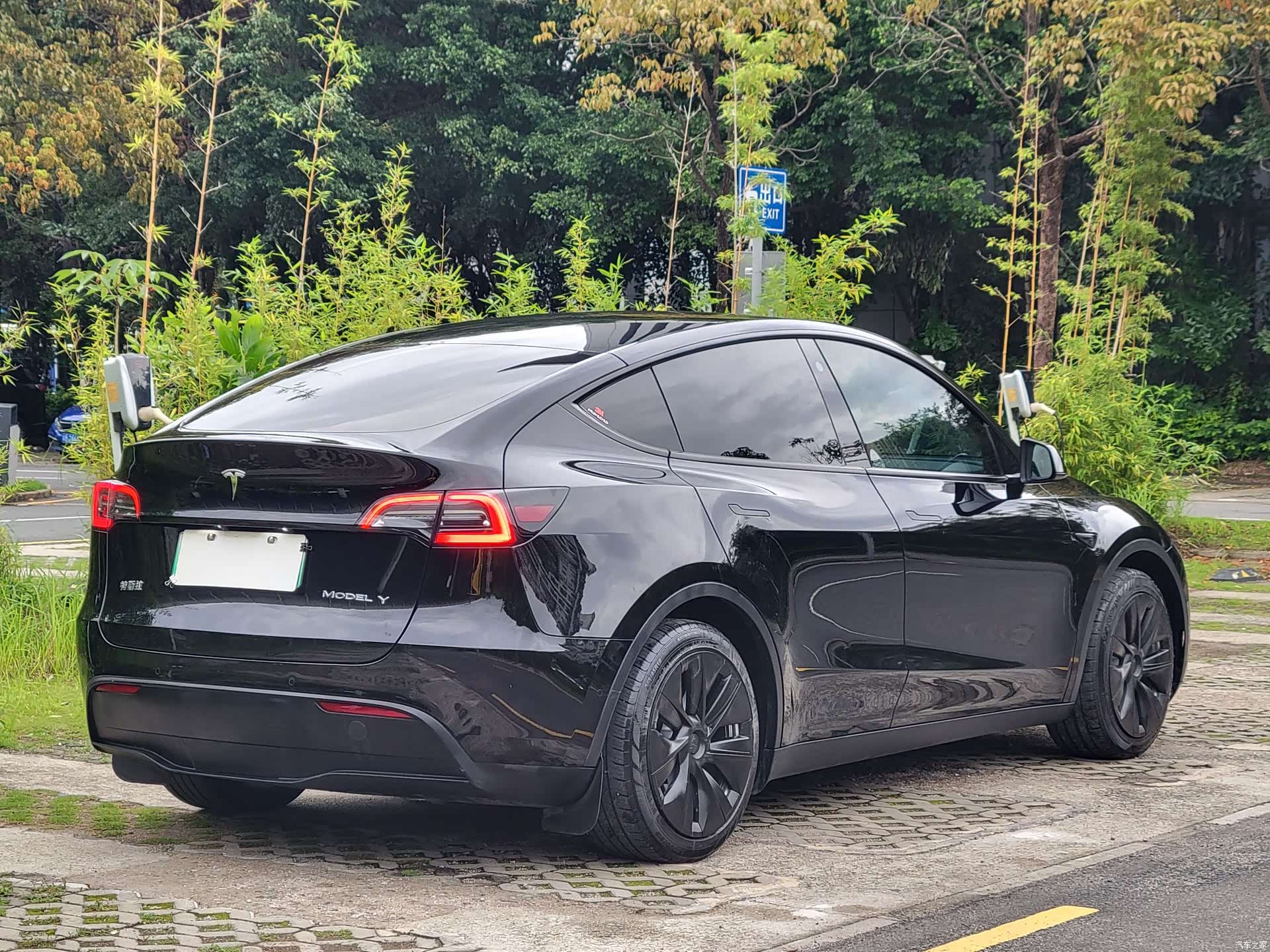 Tesla Model Y, 2023 14