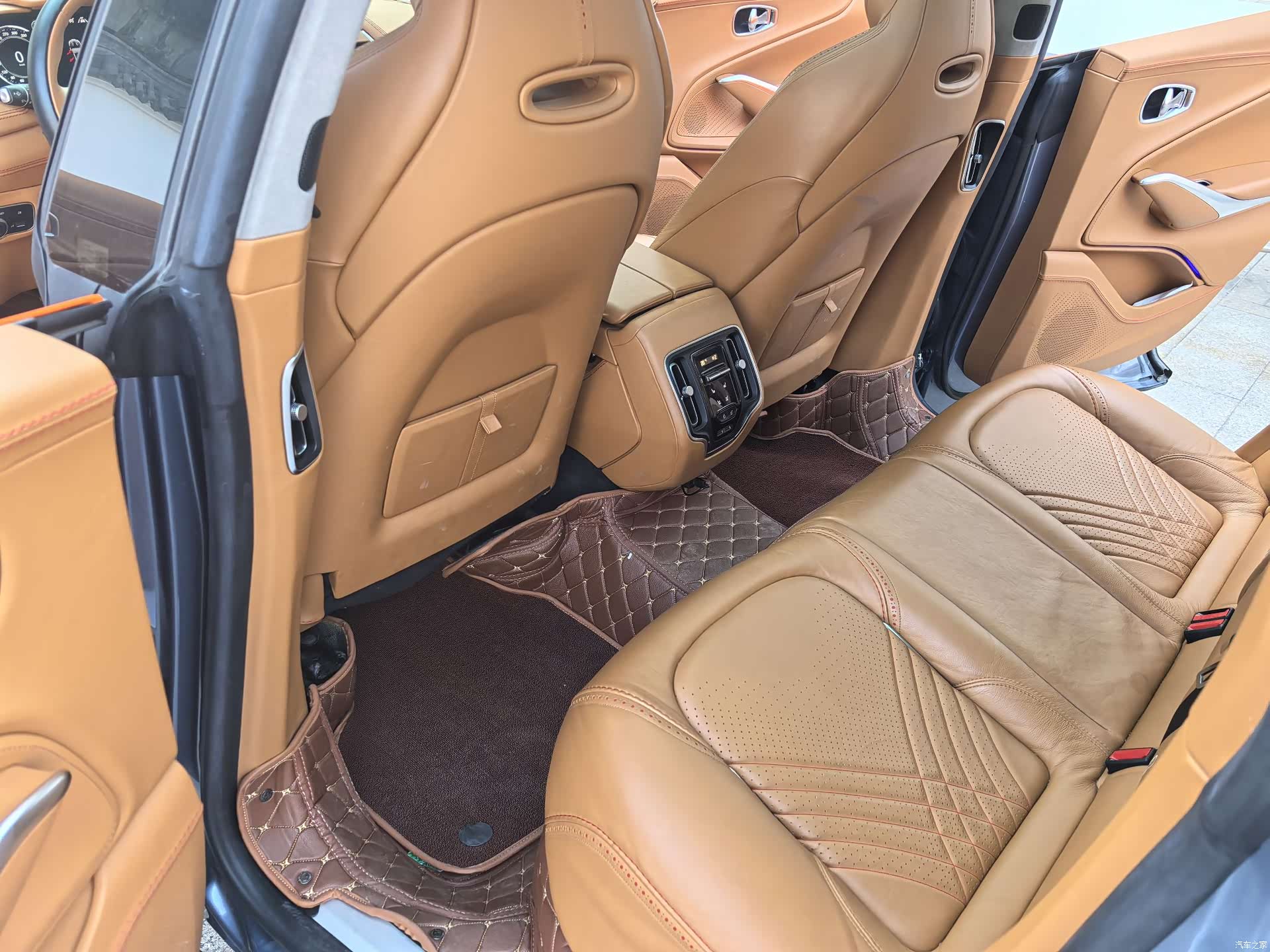 Aston Martin DBX, 2021 29