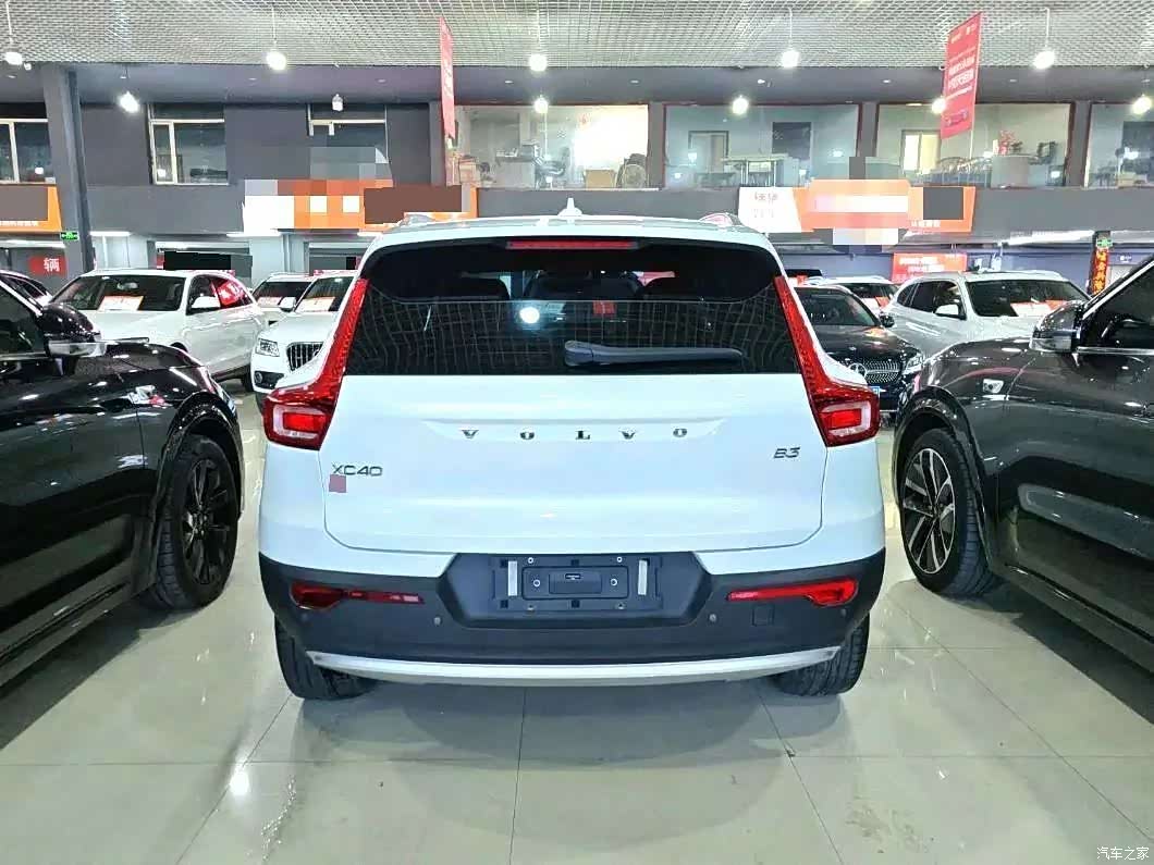 Volvo XC40, 2022 все фото