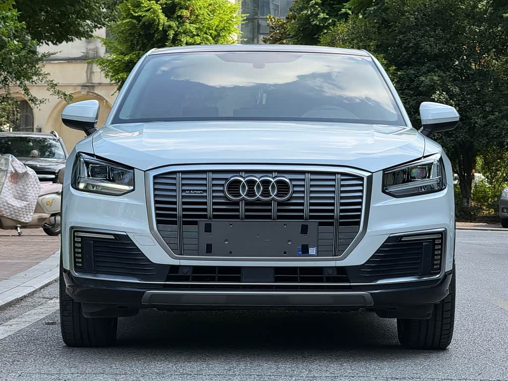 Audi Q2L e-tron