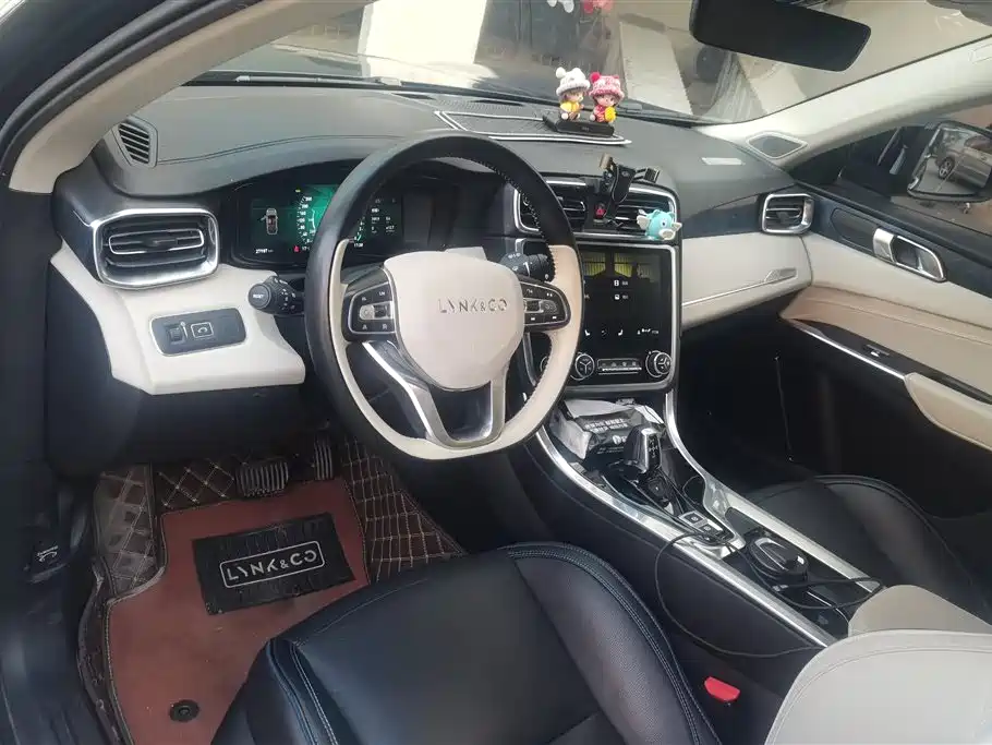 Lynk & Co 01