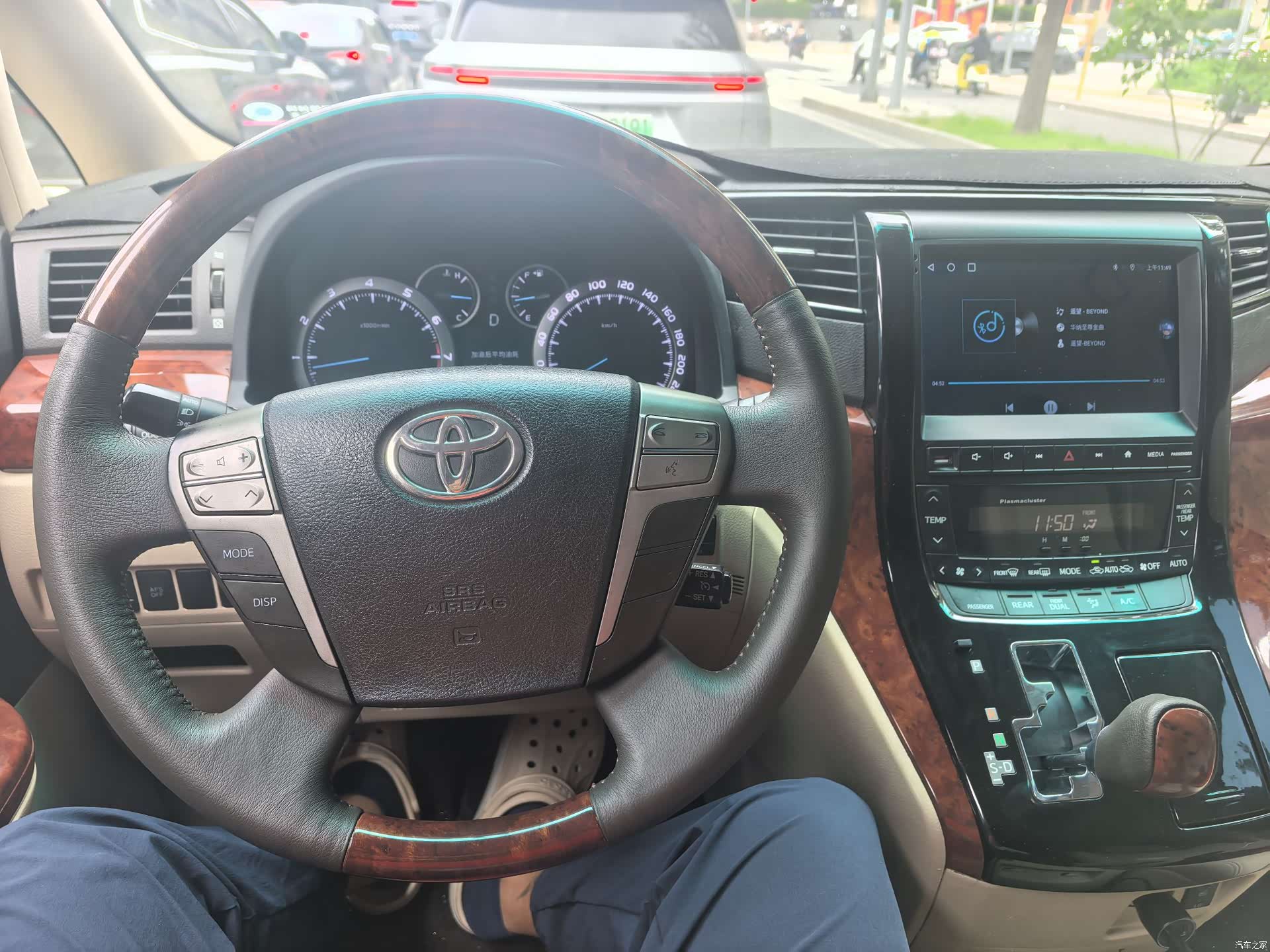 Toyota Alphard, 2011 все фото