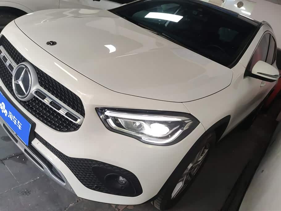 Mercedes-Benz GLA Mercedes-Benz GLA