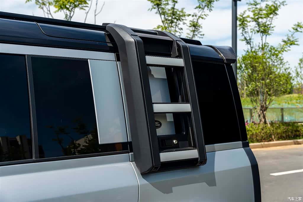 Land Rover Defender, 2021 21