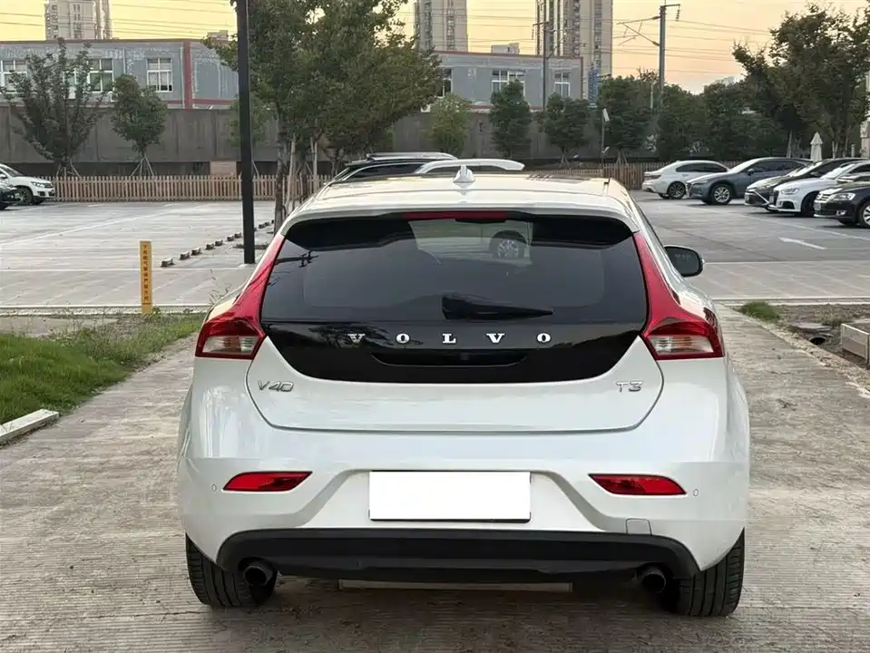 Volvo V40