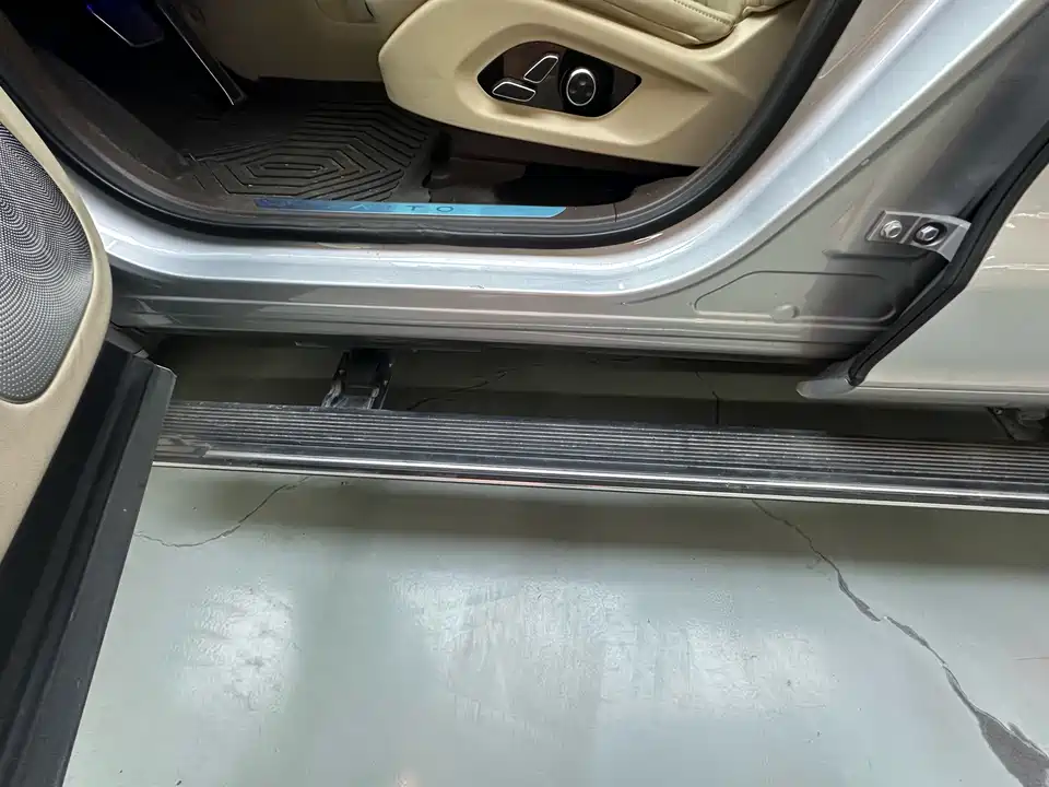 AITO Ask the world M7