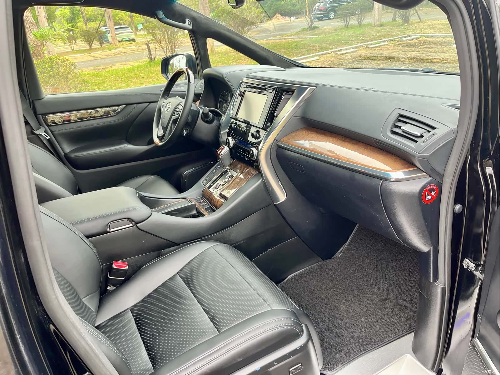 Toyota Alphard, 2018 11