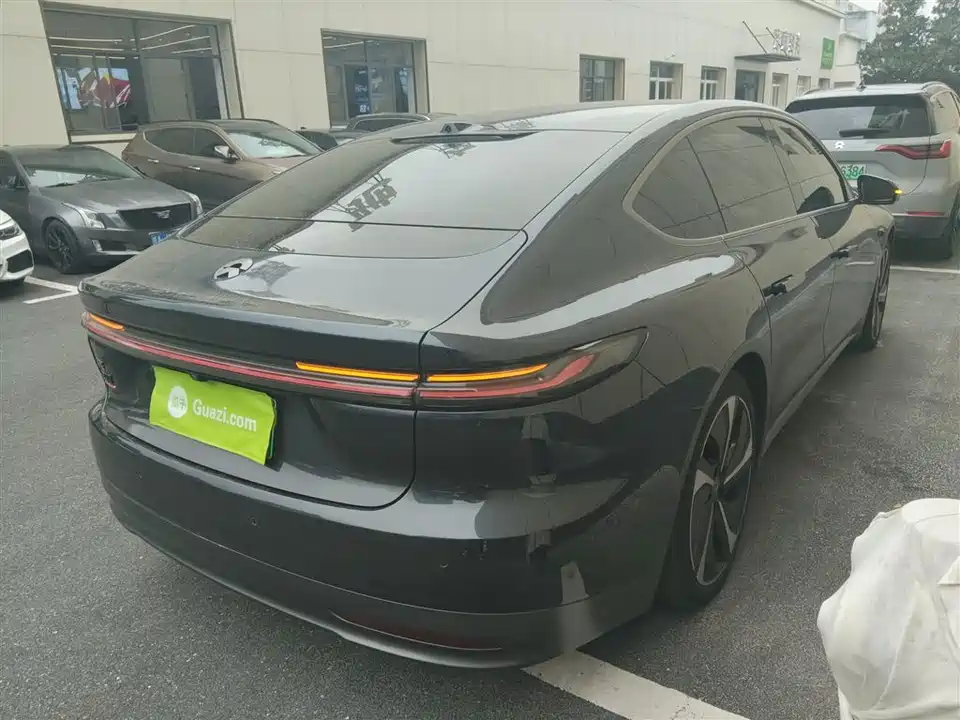 NIO ET7