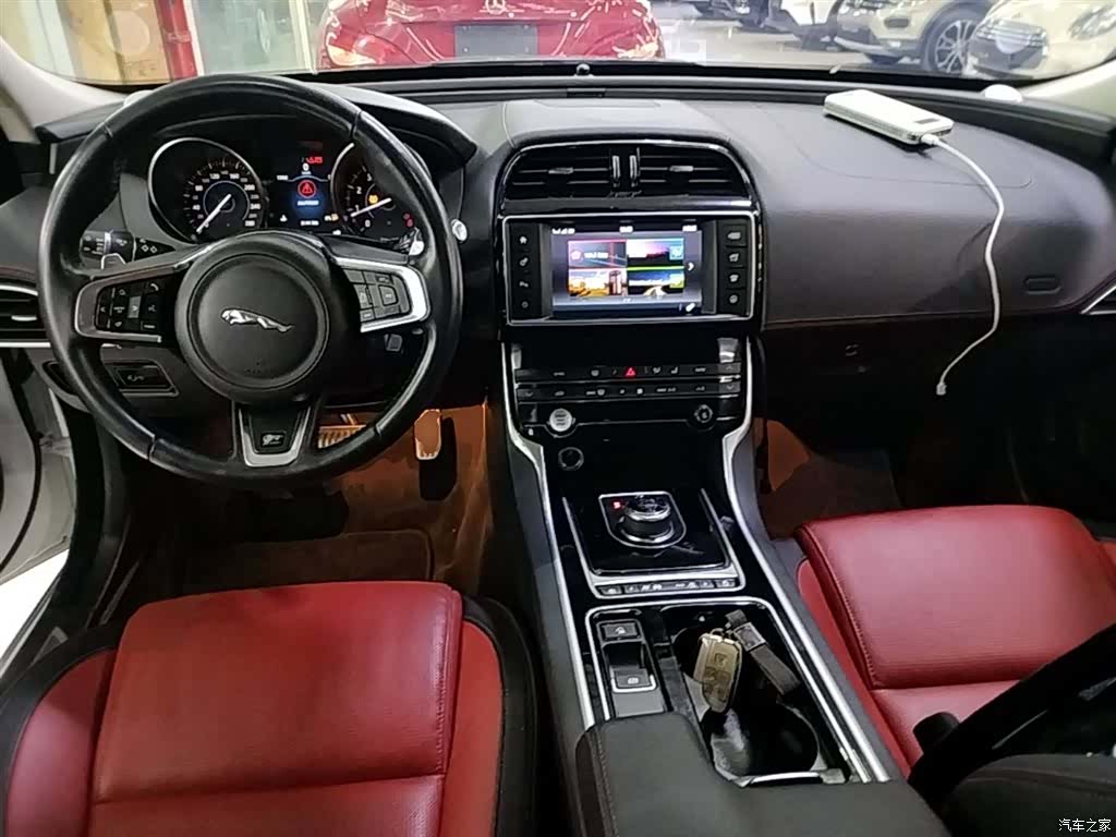 Jaguar XE, 2017 10